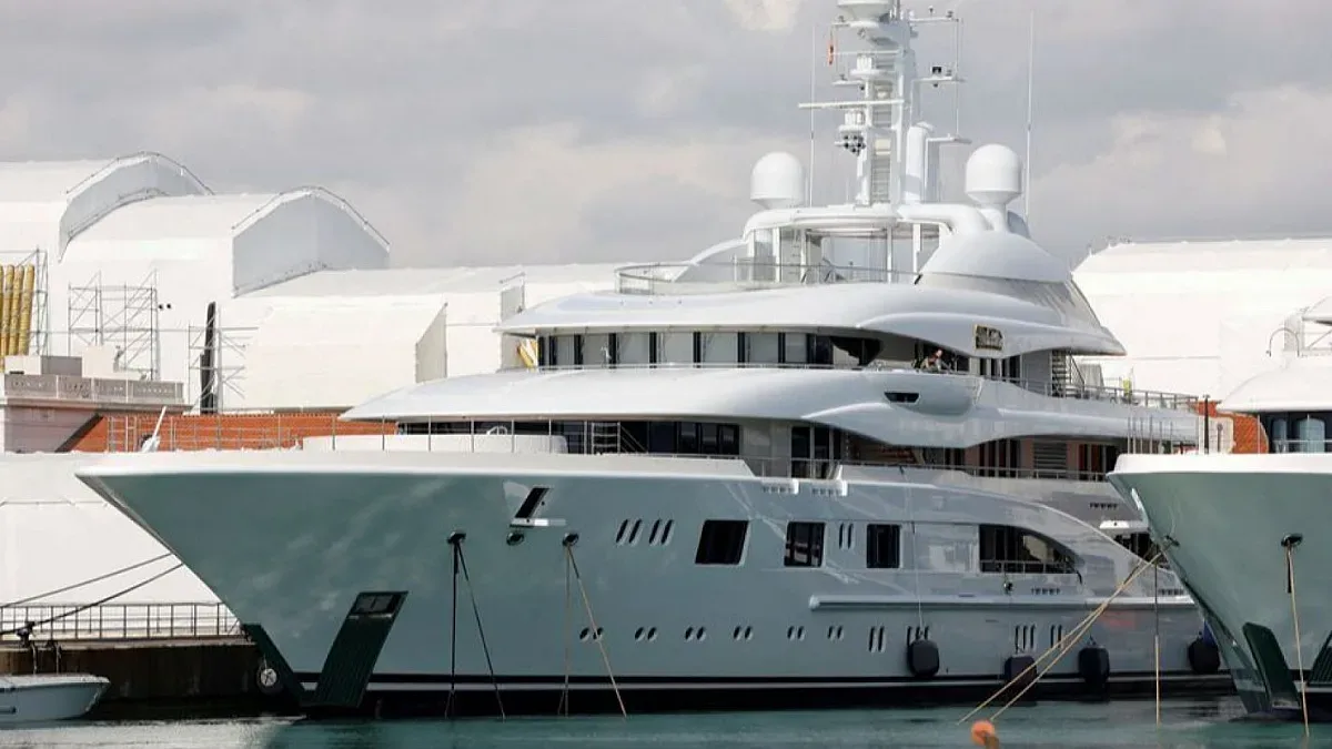 Още един олигарх изгоря с яхта