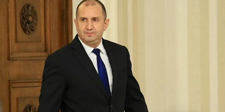 Радев заминава за Румъния, чакат го наши военни