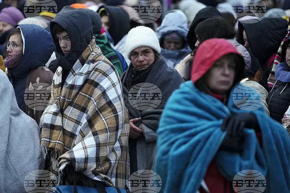 На Острова дават по 350 паунда на всеки, прибрал бежанец