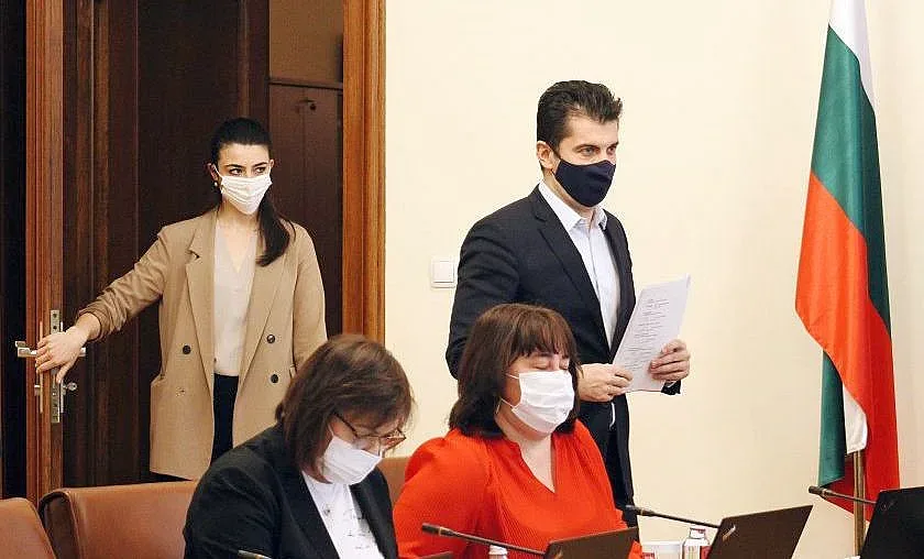 Петков с идеи за цената на тока. Казва ги на работодателите