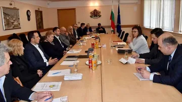 Нинова хвана цаката на олиото. Защо купуваме по-скъпо?