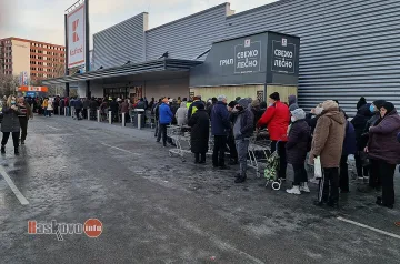 Нов цирк. Полиция пази пазаруващите у нас