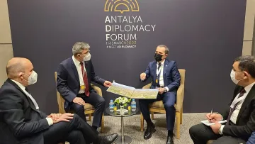 Форумът в Анталия! Карадайъ разговаря с шефа на НАТО