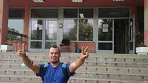 Наш кандидат депутат замина за фронта. На кого се закани