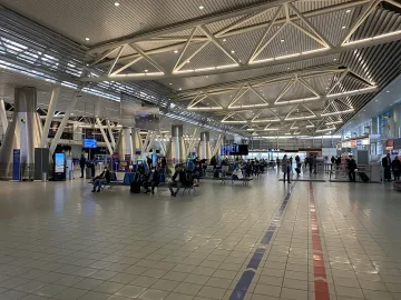 Какво става на летище София? Евакуираха пътниците