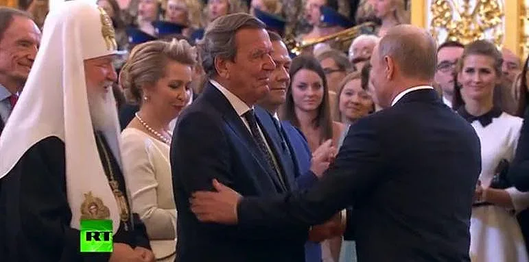 Бивш немски канцлер на крака при Путин, каква е мисията му