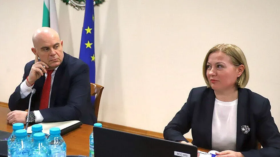 Гешев хвърли в литературата искането за оставката му