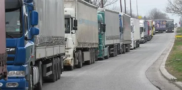 15 км опашка от тирове със зърно на Кулата. Чакат от седмица