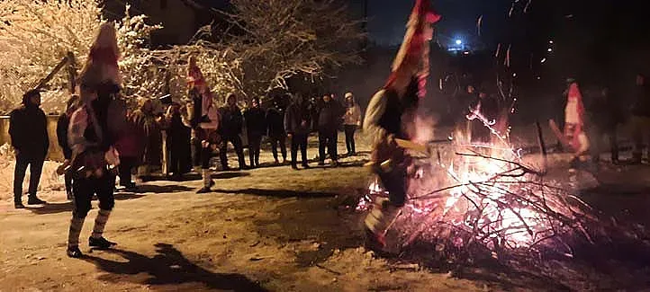 Шипченци пресъздадоха автентичния кукерския ритуал