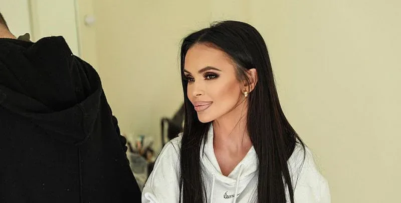 Не едно, а две! Мария удари попфолка в земята