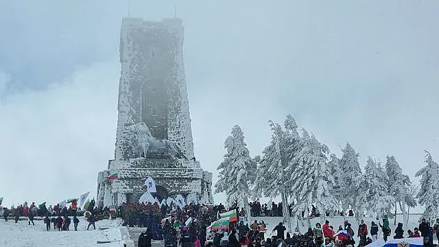 Кой опетни знамето на ЕС на Шипка