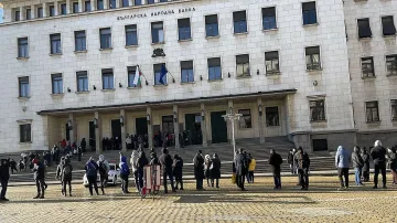 Управляващите се спънаха. Има ли кой да оглави БНБ?