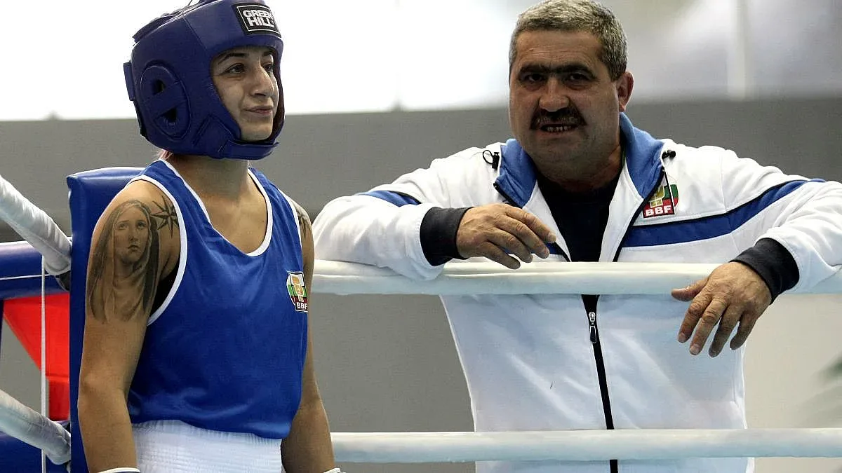 Наша боксьорка шокира. Как си кърми бебето