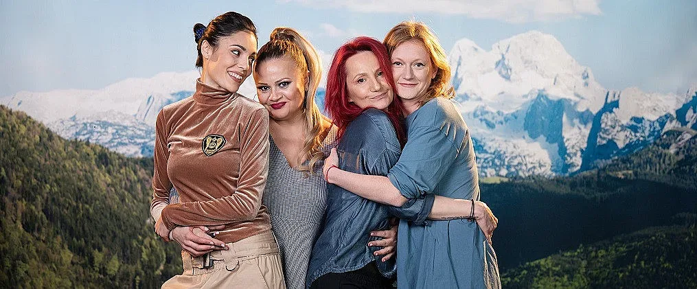 Военният театър черпи с женски хит