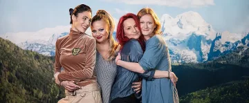 Военният театър черпи с женски хит