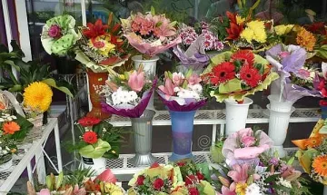 Мъже, купихте ли вече цветя? Вижте какво става с цените