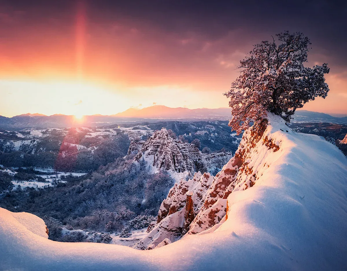 Зимата продължава още по-сурова. Докога?