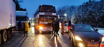 Външно пуска редовни автобусни линии за бягащите българи
