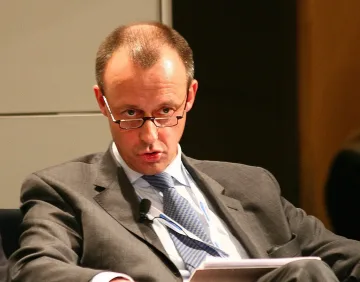 Наследникът на Меркел: НАТО може да прати войски в Украйна