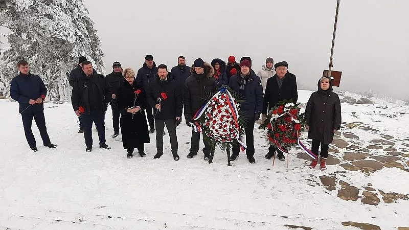 Руската посланичка ни изпревари. Тайно отиде на Шипка (СНИМКИ)