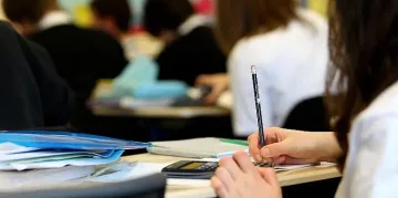 МОН с важна новина. Ще пренаписват ли учебниците?