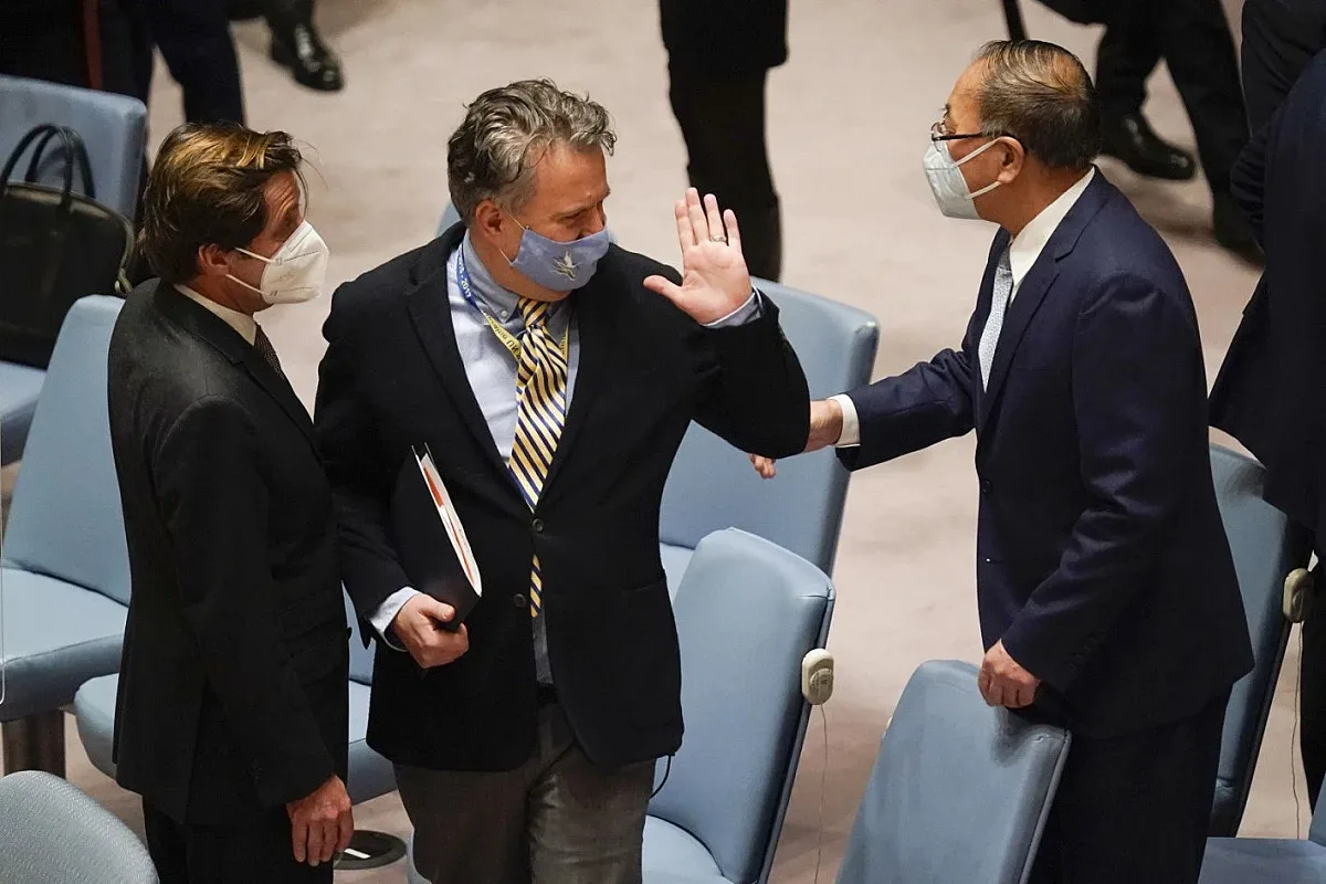 Китай балансира: Светът няма да спечели от Студена война