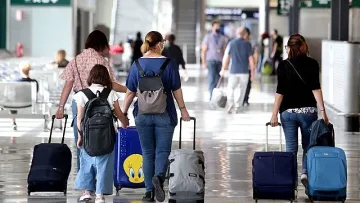 500 руски туристи блокирани у нас. Как ще се приберат?