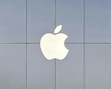 Apple работи върху устройство с 20-инчов сгъваем дисплей