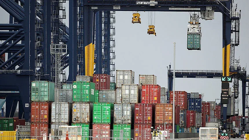 Транспортна примка около Русия. Светът спира контейнерите