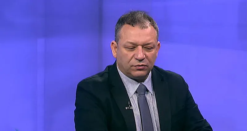 Хората на Слави не искат оставката на Янев, несериозно е