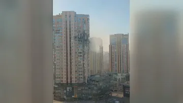 Руска ракета удари жилищен блок в Киев. Има пострадали