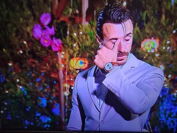 Сълзи в очите на Ергена, коя красавица остави без цвете