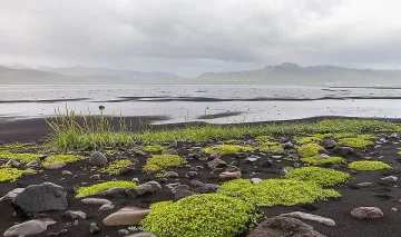 Времето предимно облачно в четвъртък, тук-там слаби валежи