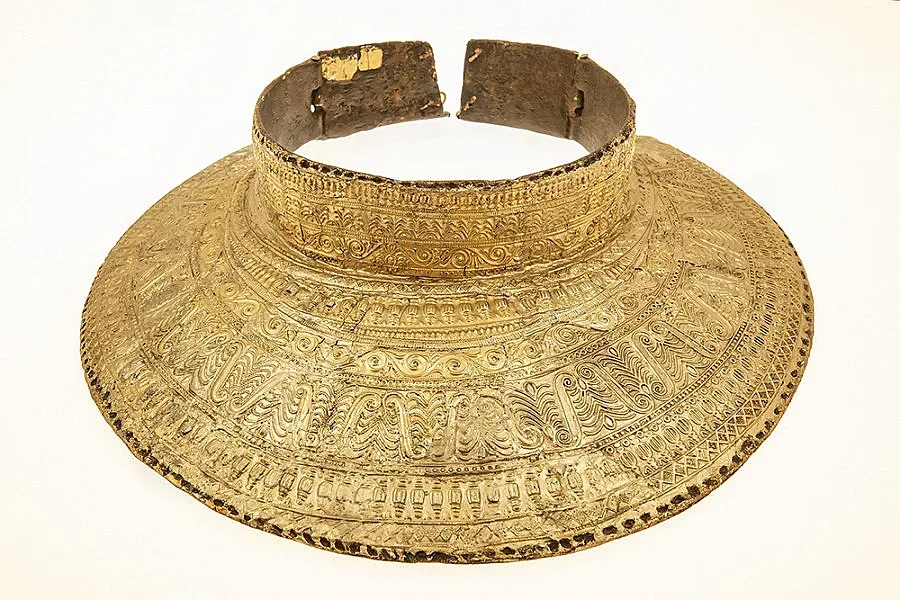 Ново чудо в НИМ! Златен нагръдник на тракийски принц