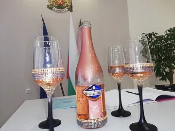 В Казанлък шест двойки си казват „Да!“ на датата с шест двойки