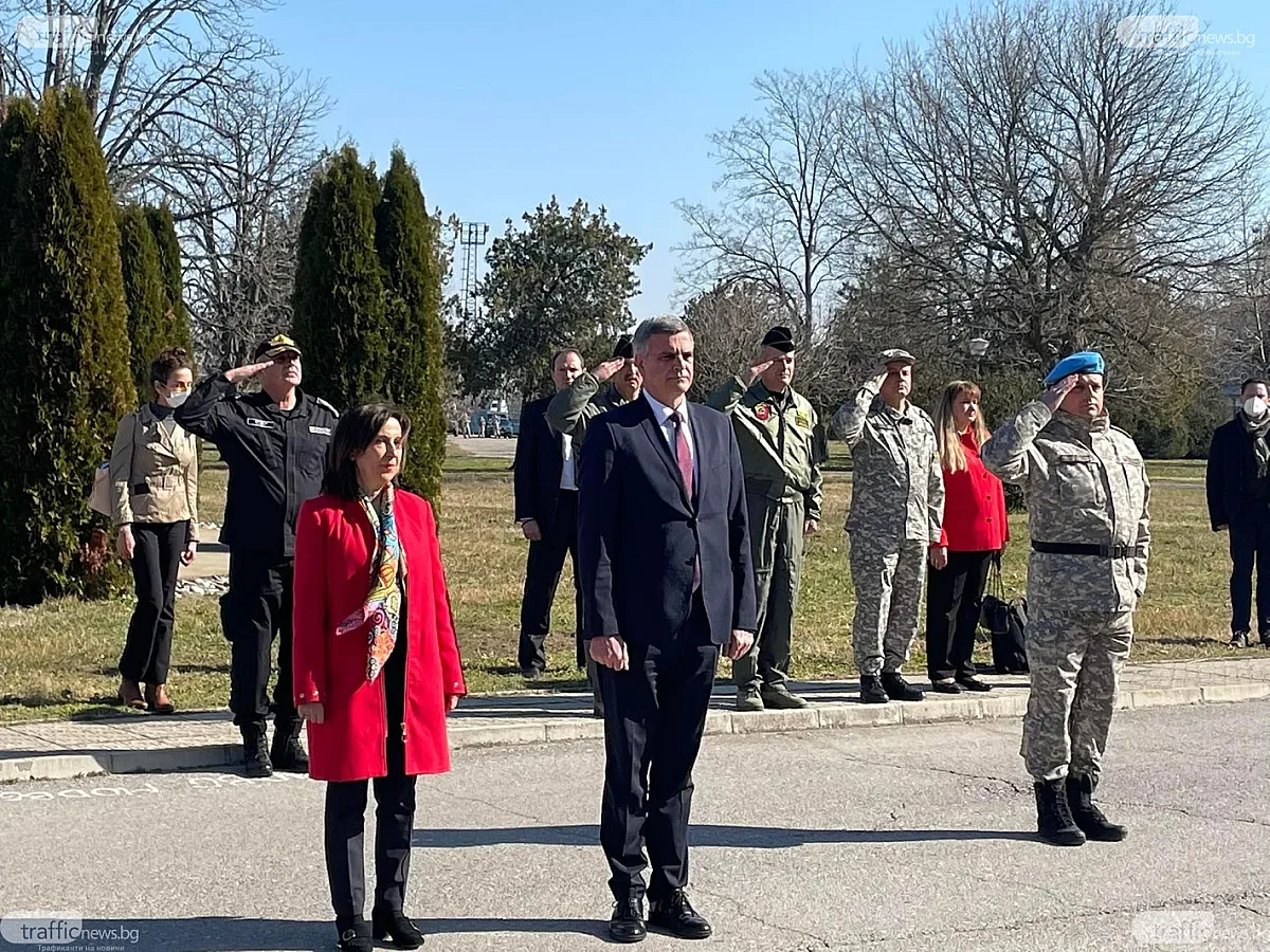 Стефан Янев пита как наши гранатомети са стигнали до Донбас