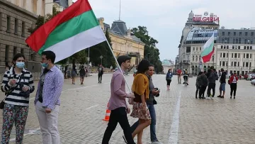 Край с медения месец. Започват нови протести!