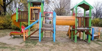 Кошмар в Сливен! Простреляха дете на площадка с пушка