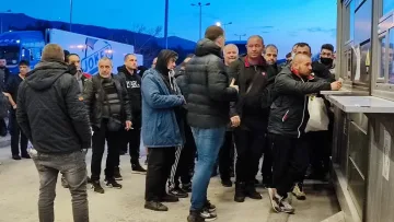 Оцелели от ферибота българи се прибират. Какво става с останалите?