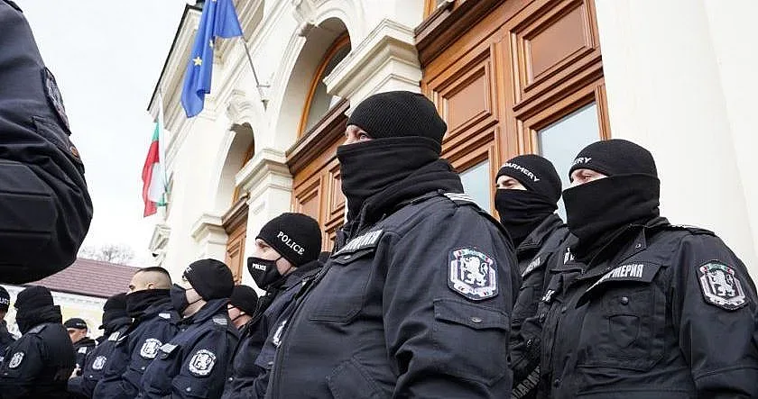 Ще плаща ли МВР по 520 лв. за полицейско яке? Говори синдикалист