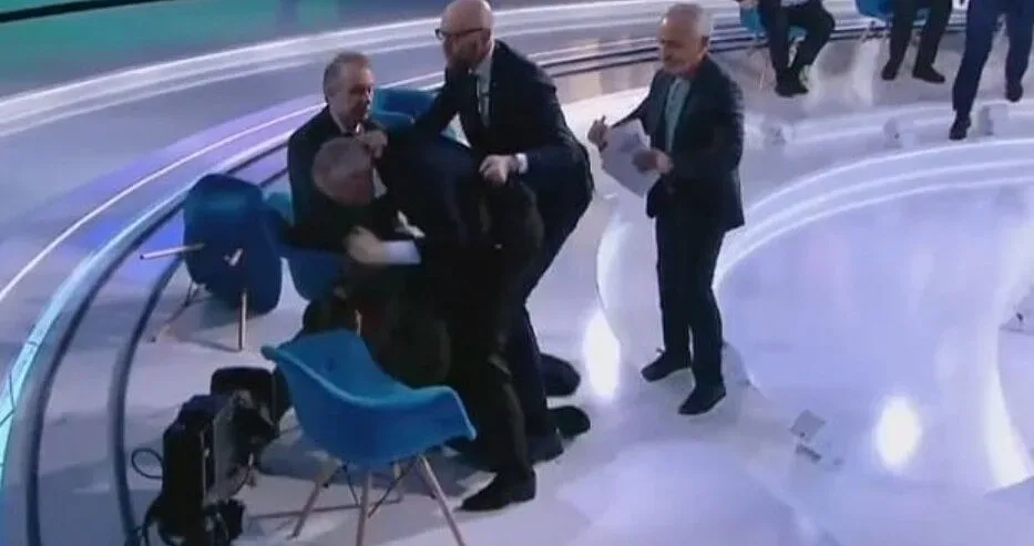 Голям бой между украински журналист и депутат! Причината