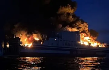 Кошмар! Деветима българи в неизвестност след пожара на кораба