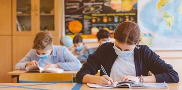 МОН обяви кои ученици остават вкъщи и следващата седмица (Таблица)