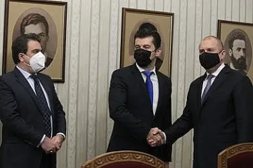 Ново напрежение между Радев и Асен Василев, в какво се замесиха