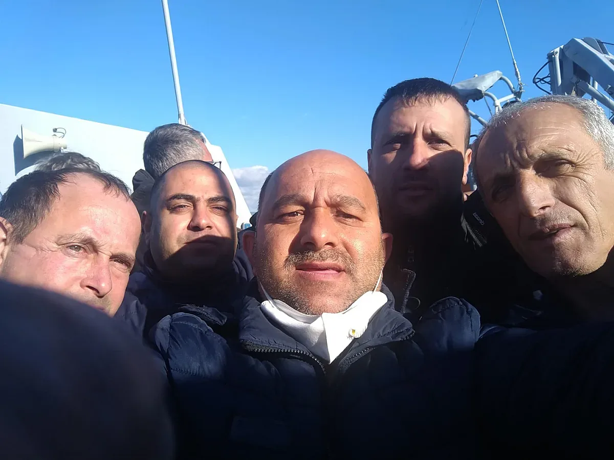 Българин с горещ разказ от пламналия кораб: Всичко изгоря (Видео)