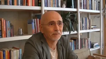 Министър подгони Бареков. Подигравката