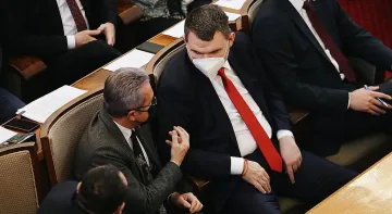 Парламентът гледа два проекта на ДПС за златните паспорти