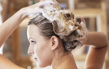 Дерматолог каза какво да правим при косопад след ковид