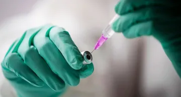 Кошмарът на антиваксърите се сбъдва. Как ще борим вече COVID-19?