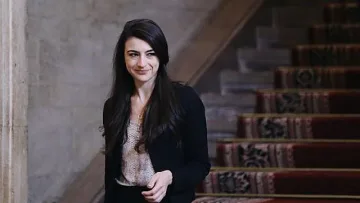 Лена Бориславова дели апартамент със зам.-шефа на парламента